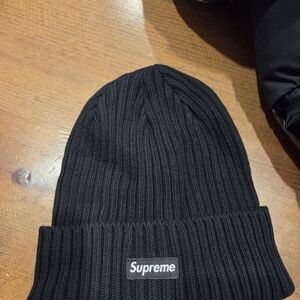 Supreme Black Ribbed Beanie